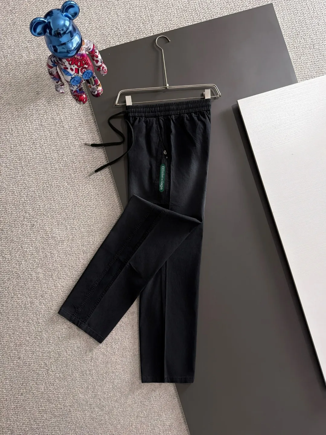 The next day shipped P195 Balenciaga 2026 summer New Arrival elastic casual pants, counter custom fabric Breathable high comfort, impeccable details, brand elements design concept, reflecting high quality. The hand feels delicate and soft! Casual cuts and awesome upper body! Sizes: S-3XL